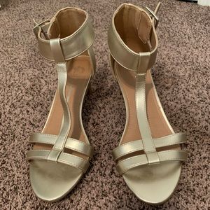 Womens shoes gold low heel